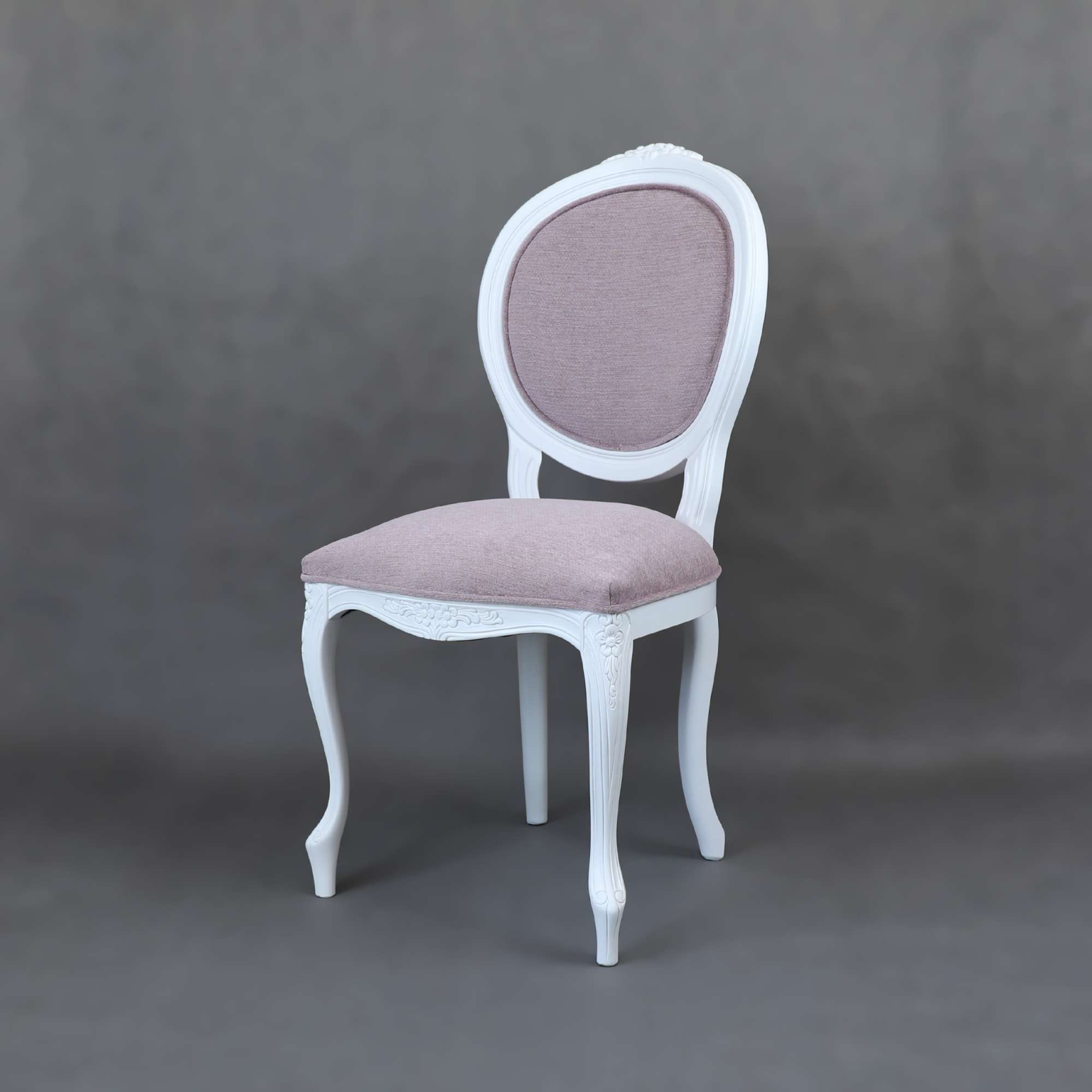 krzeslo stylowe ze zdobieniami