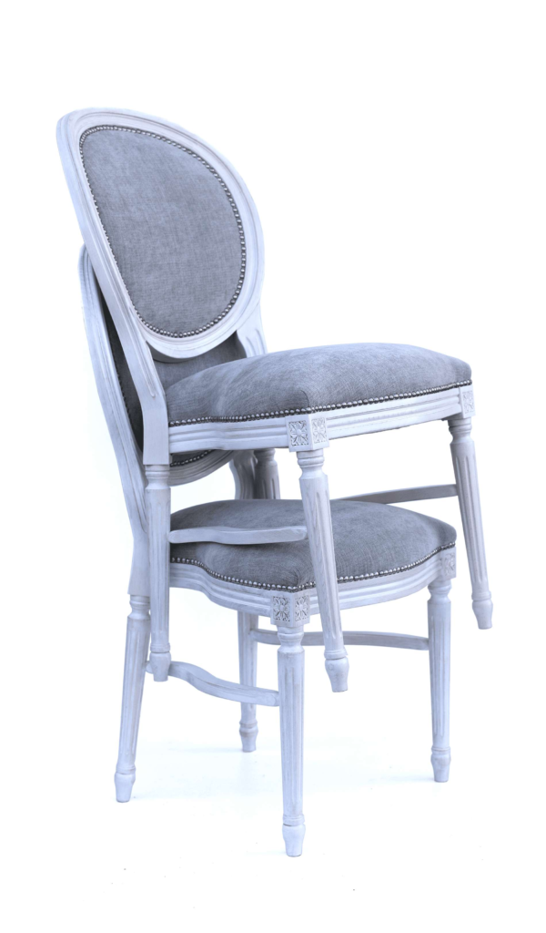 krzesla sztaplowane do restauracji szare