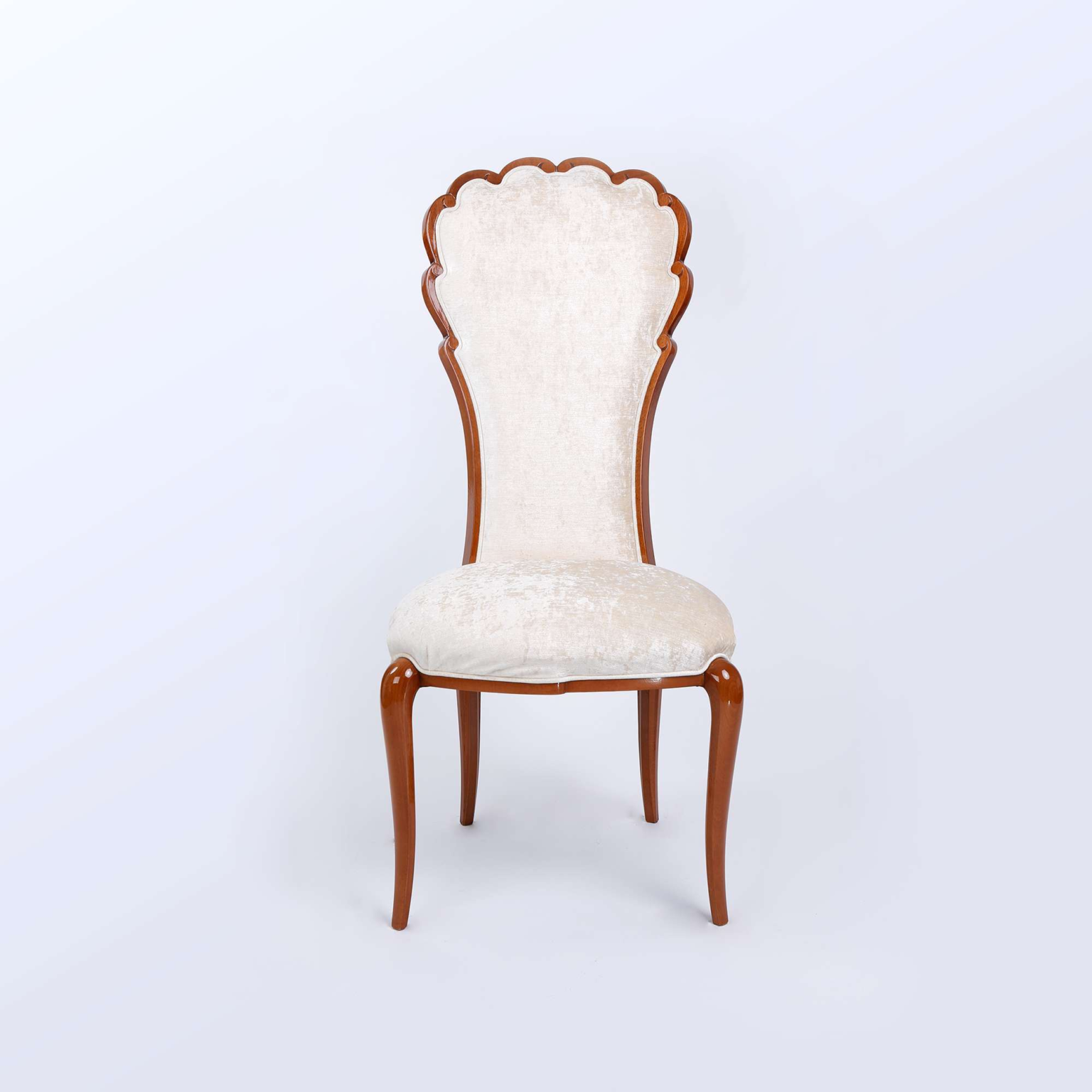 bezowe tapicerowane krzeslo